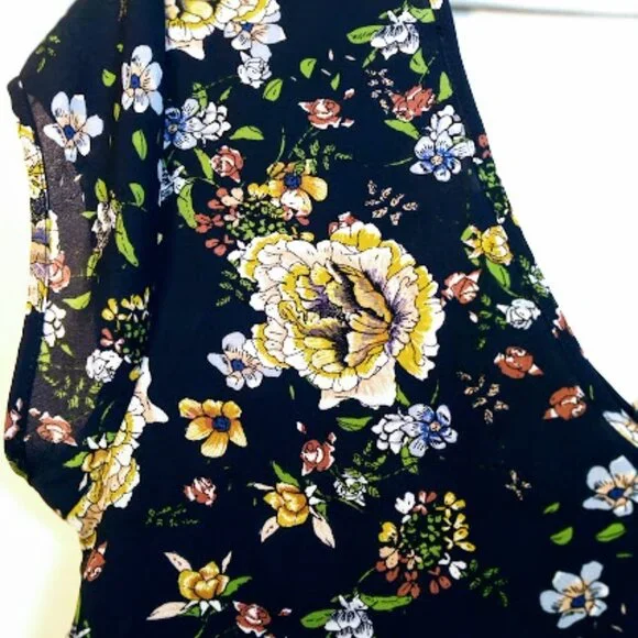 HALOGEN Navy with Floral Print Double V-Neck Top with Cap Sleeves: Size: S - Picture 4 of 13